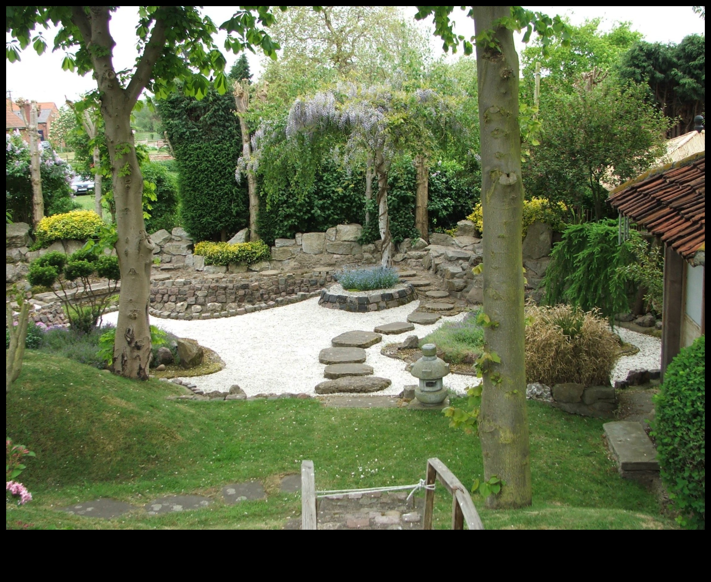 בריזות במבוק: סודות הגינון היפני